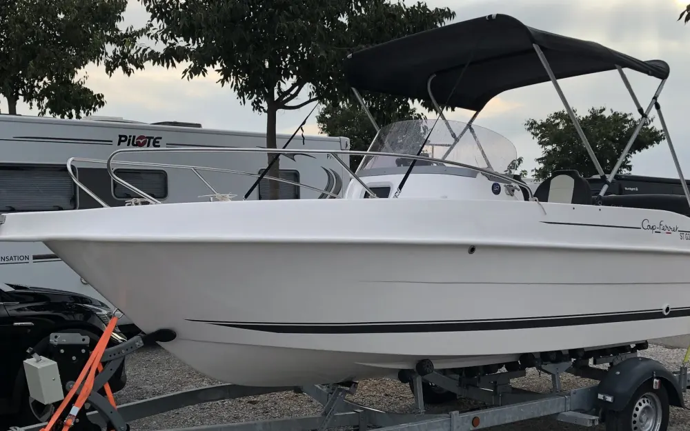 slider 1 B2 Marine Cap Ferret 572Open