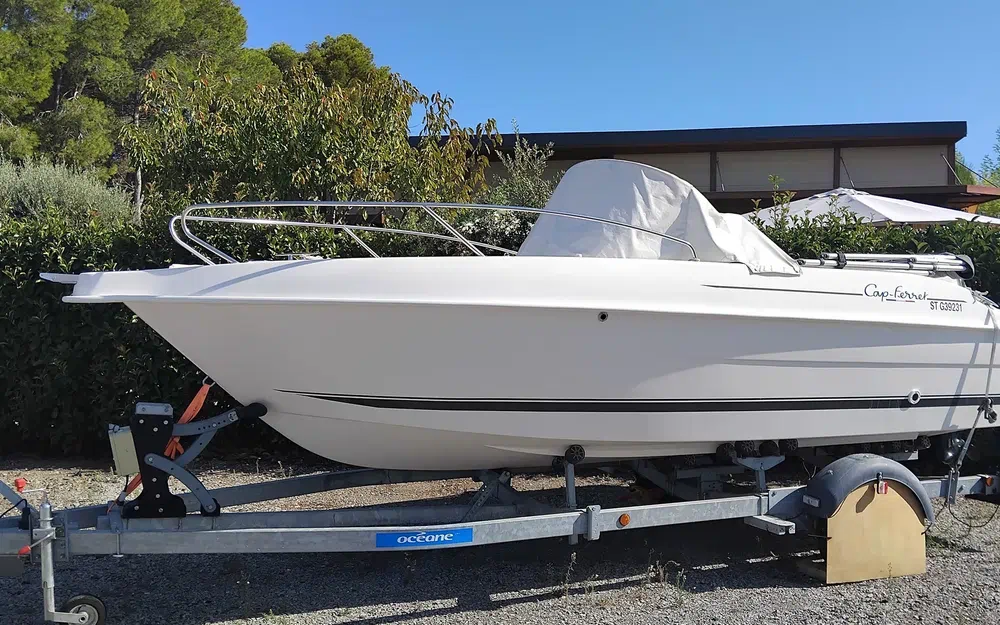 slider 0 B2 Marine Cap Ferret 572