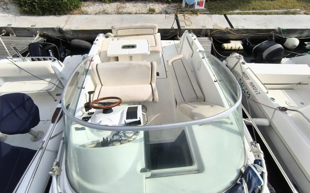 slider 4 Beneteau Flyer 701