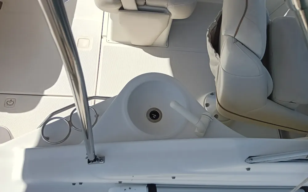 slider 4 Regal Commodore 2665