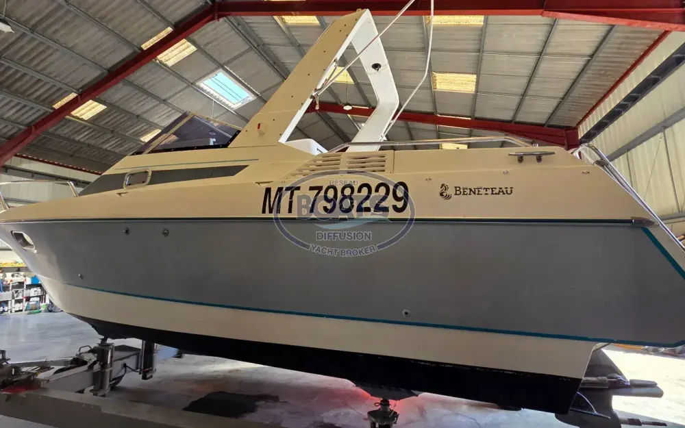 slider 3 Beneteau Flyer 7