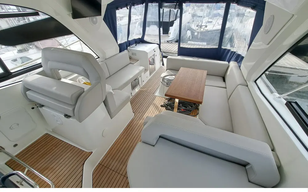 slider 8 Beneteau Gran Turismo 36