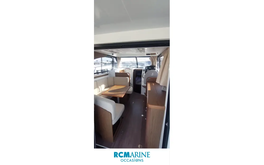 slider 1 Beneteau Antares 30 Fly