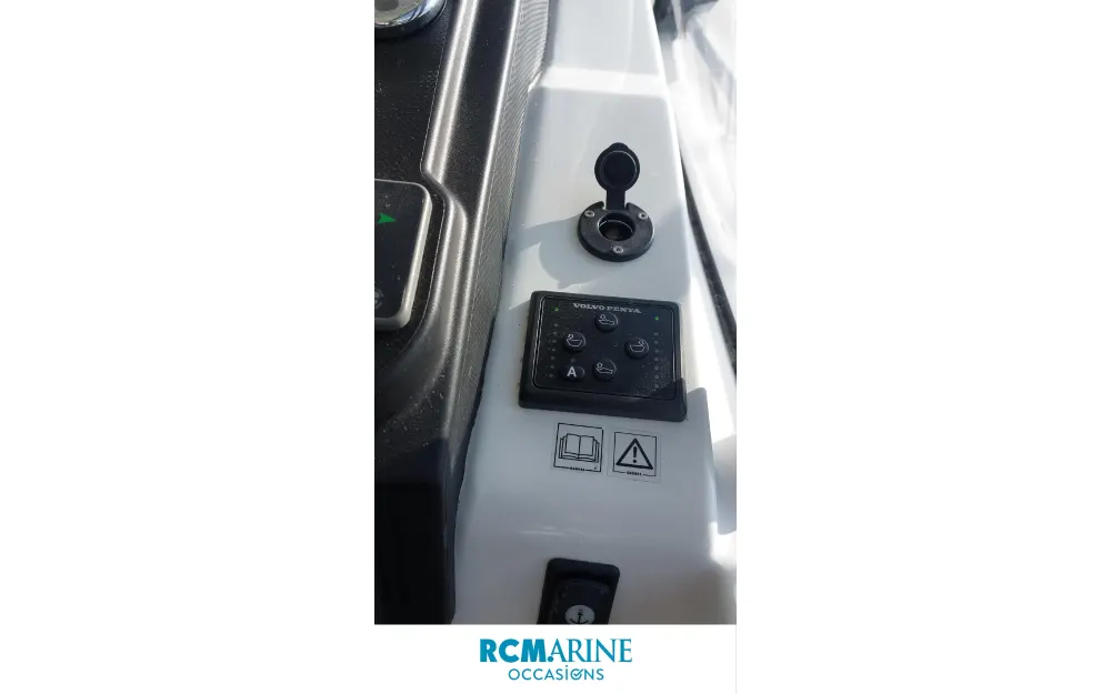 slider 5 Beneteau Antares 30 Fly