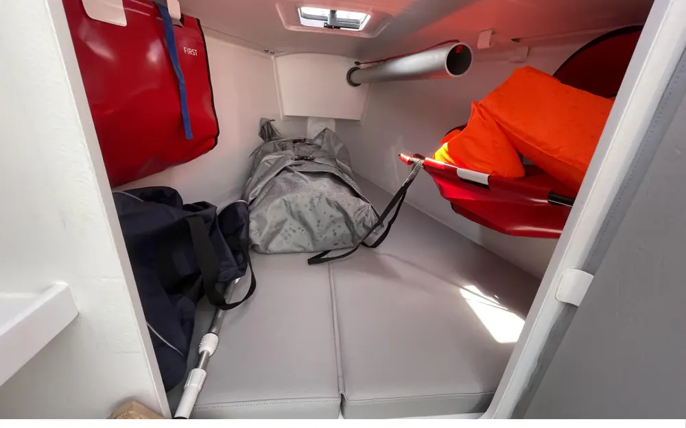 slider 10 Beneteau First 27