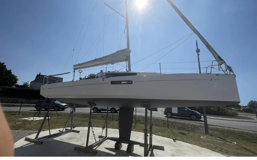 slider 3 Beneteau First 27
