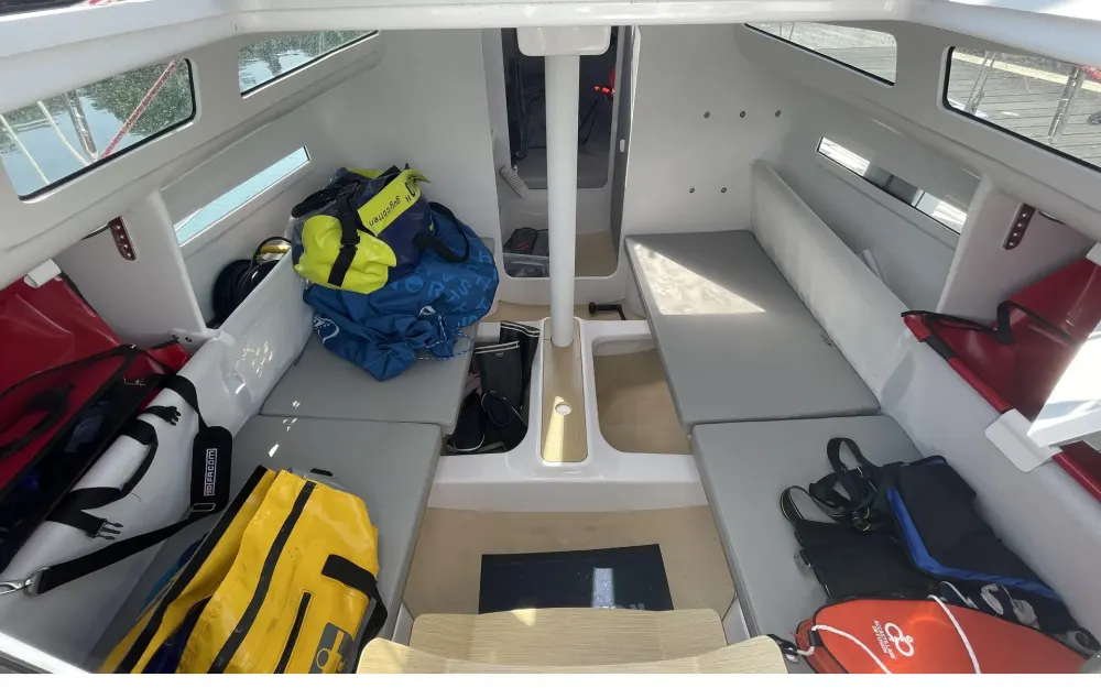 slider 8 Beneteau First 27