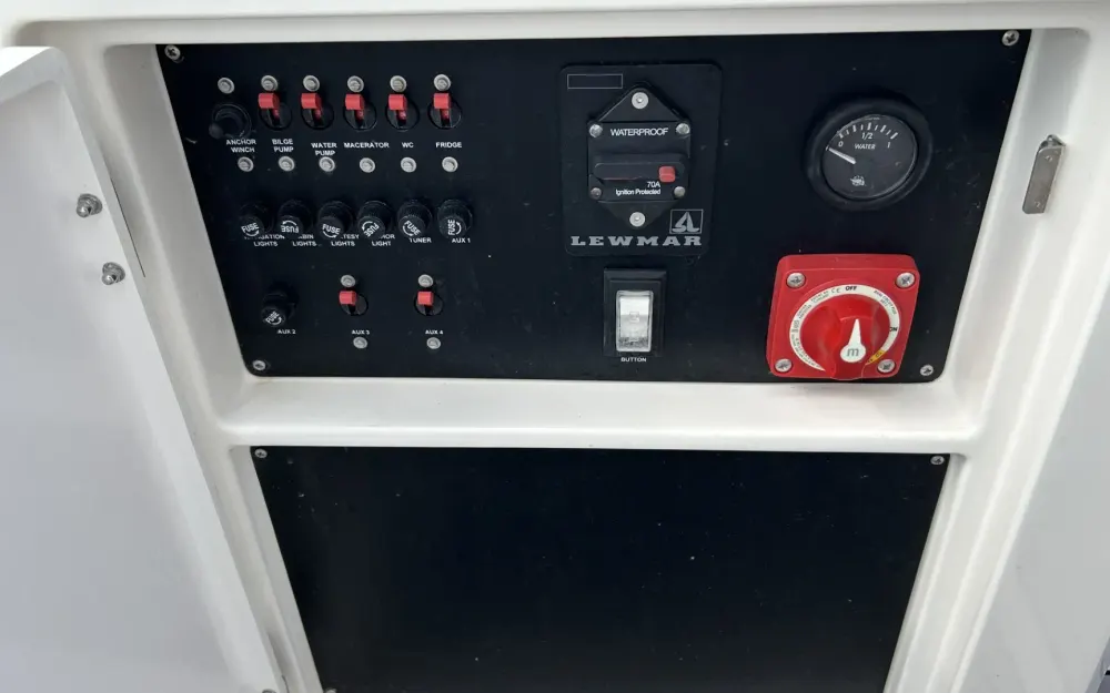 slider 10 White Shark  240 SC