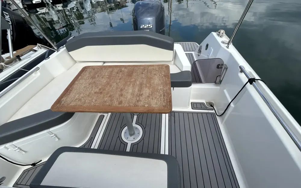 slider 12 White Shark  240 SC