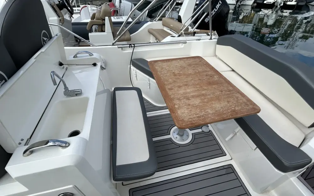 slider 13 White Shark  240 SC