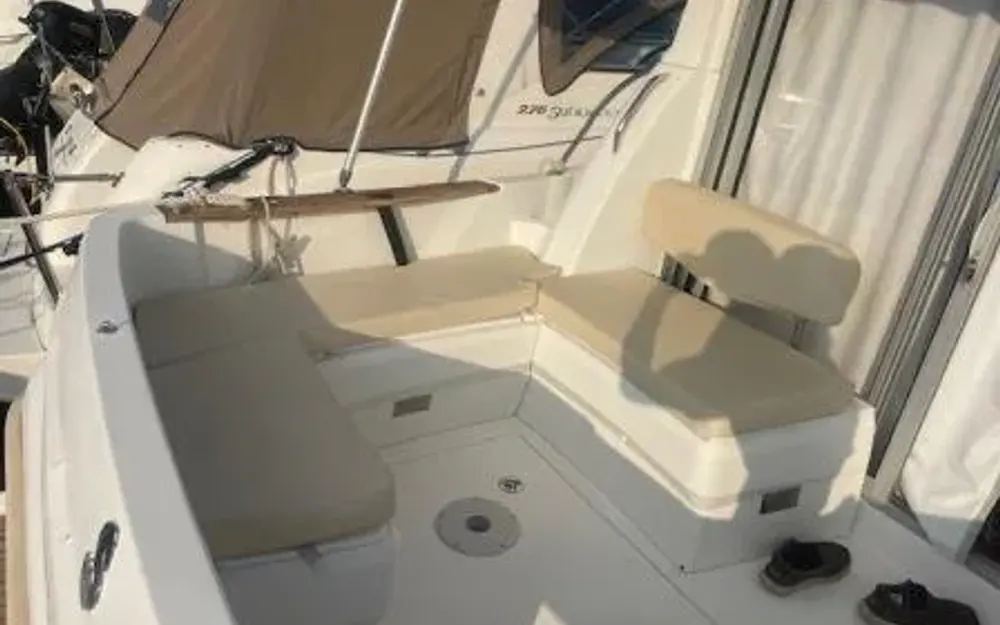 slider 2 Beneteau Antares 8