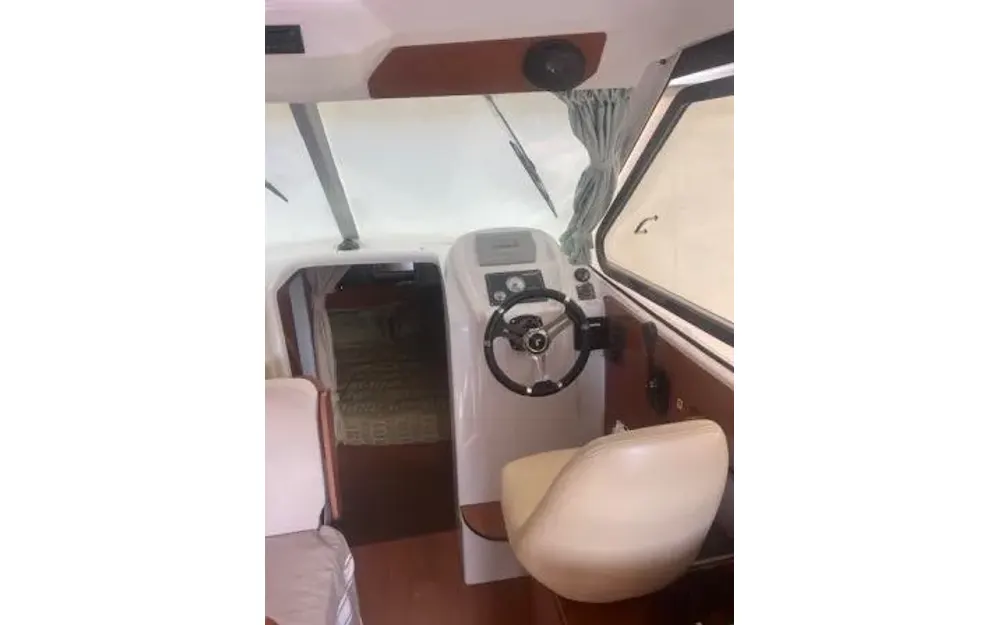 slider 6 Beneteau Antares 8