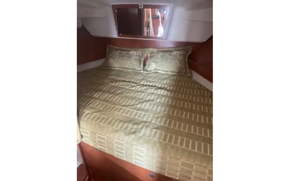 slider 7 Beneteau Antares 8