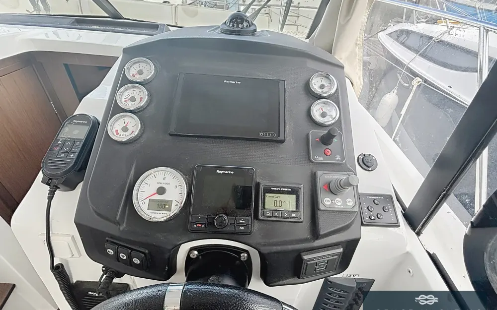 slider 13 Beneteau Antares 30