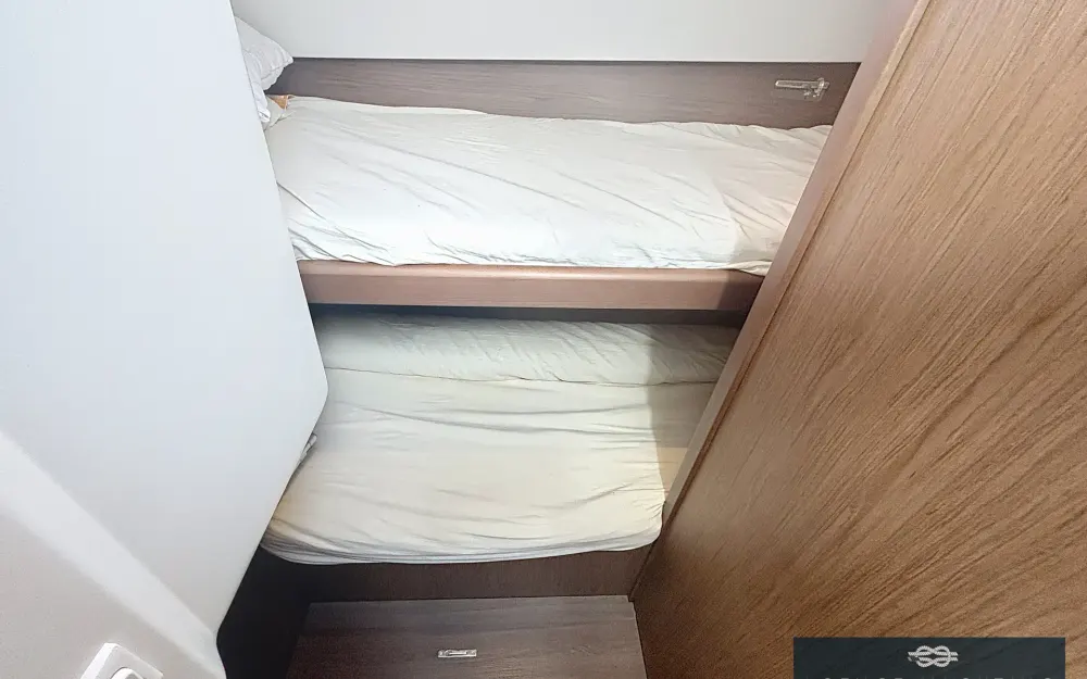 slider 17 Beneteau Antares 30