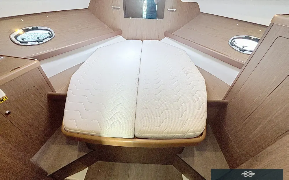 slider 18 Beneteau Antares 30