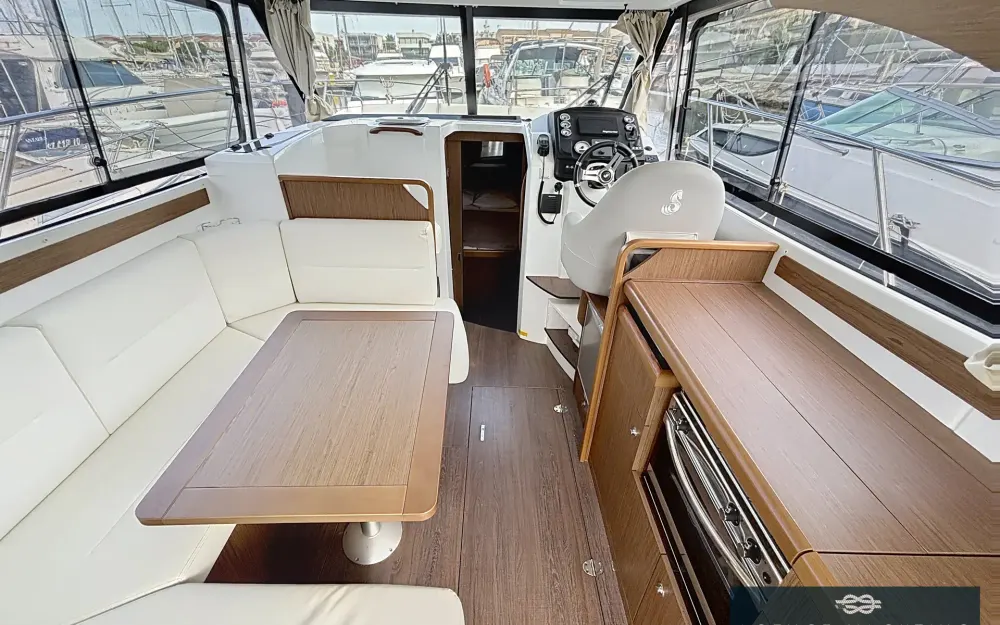 slider 1 Beneteau Antares 30