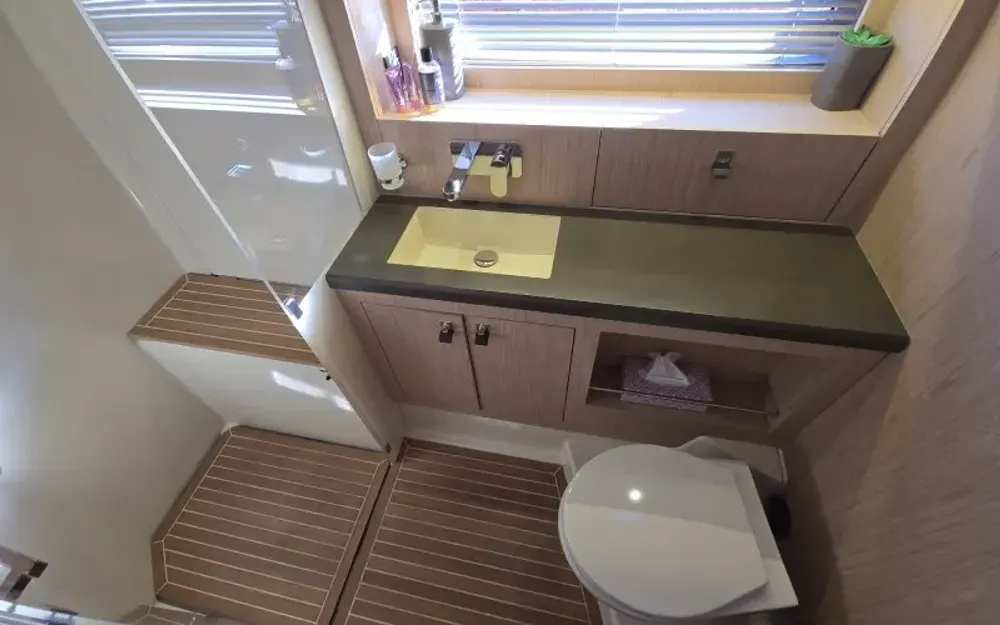 slider 11 Beneteau Oceanis Yacht 62