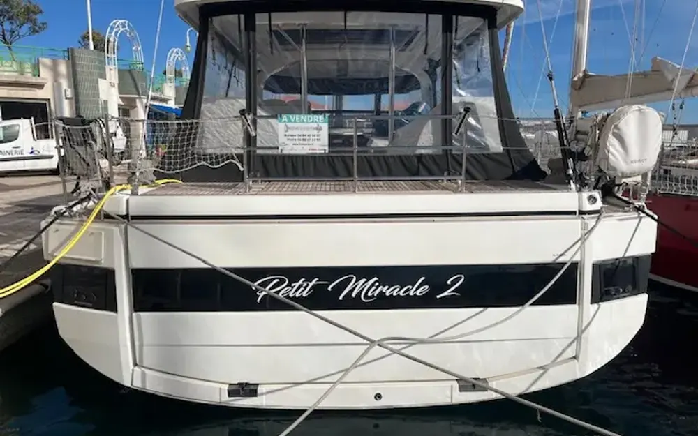 slider 2 Beneteau Oceanis Yacht 62