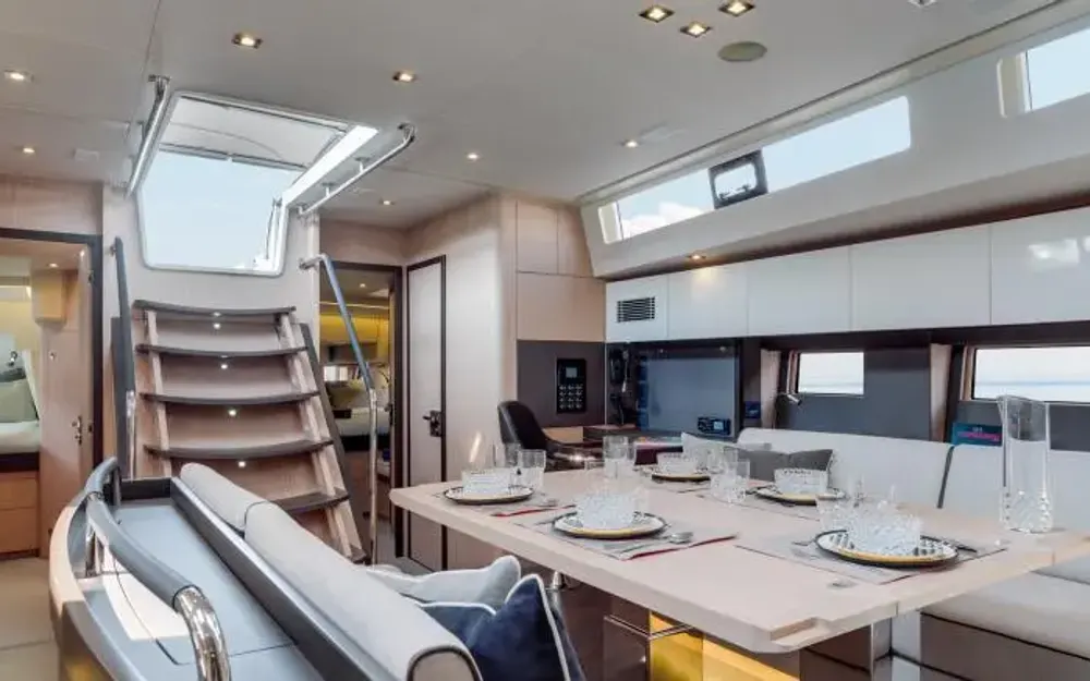 slider 6 Beneteau Oceanis Yacht 62
