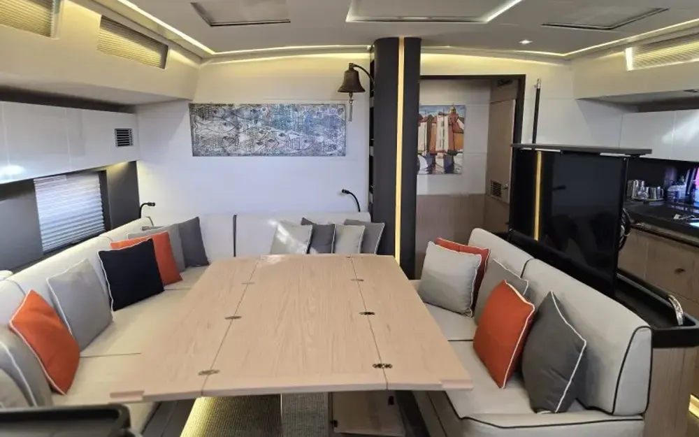 slider 7 Beneteau Oceanis Yacht 62