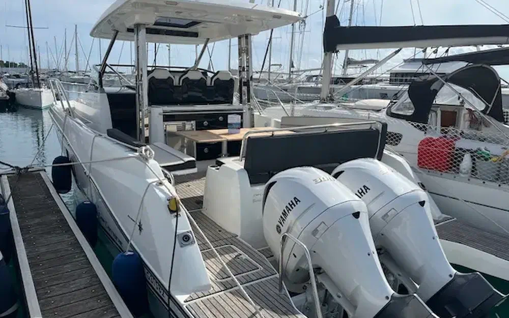 slider 0 Jeanneau Cap Camarat 10.5 WACap Camarat 10.5 Wa Serie 2