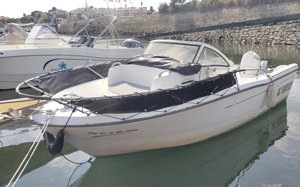 slider 1 Beneteau Ombrine 550