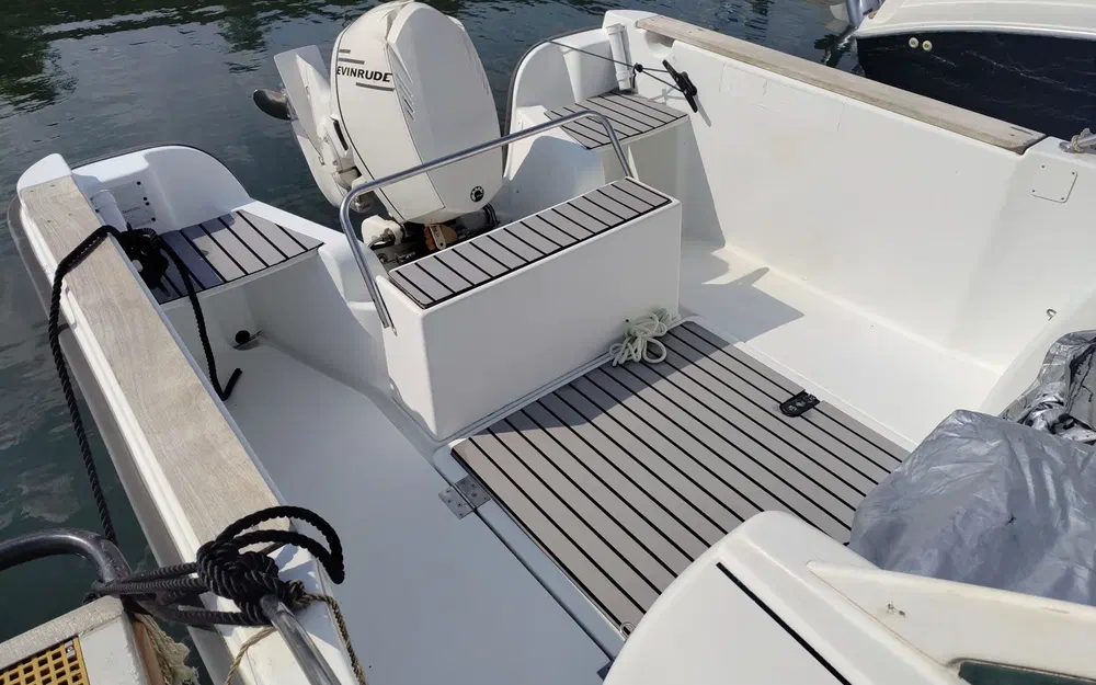 slider 9 Beneteau Ombrine 550