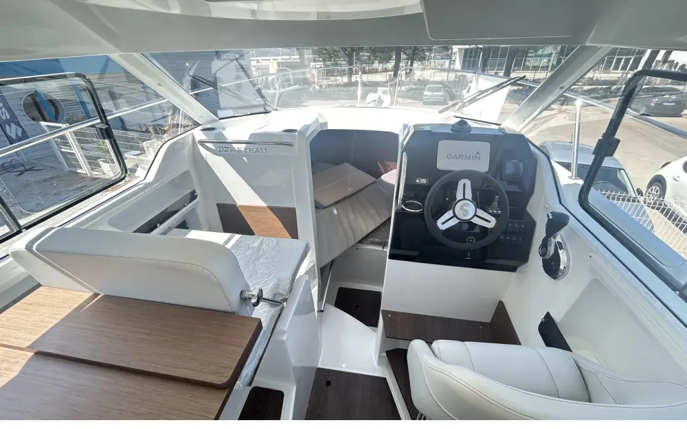 slider 9 Beneteau Antares 8
