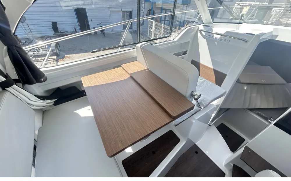 slider 10 Beneteau Antares 8