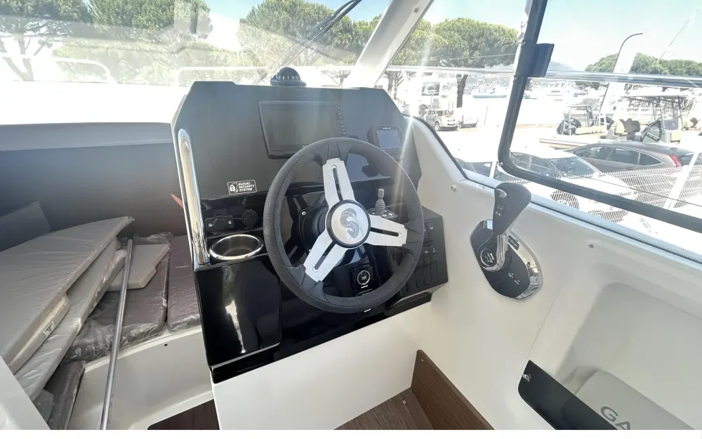 slider 7 Beneteau Antares 8