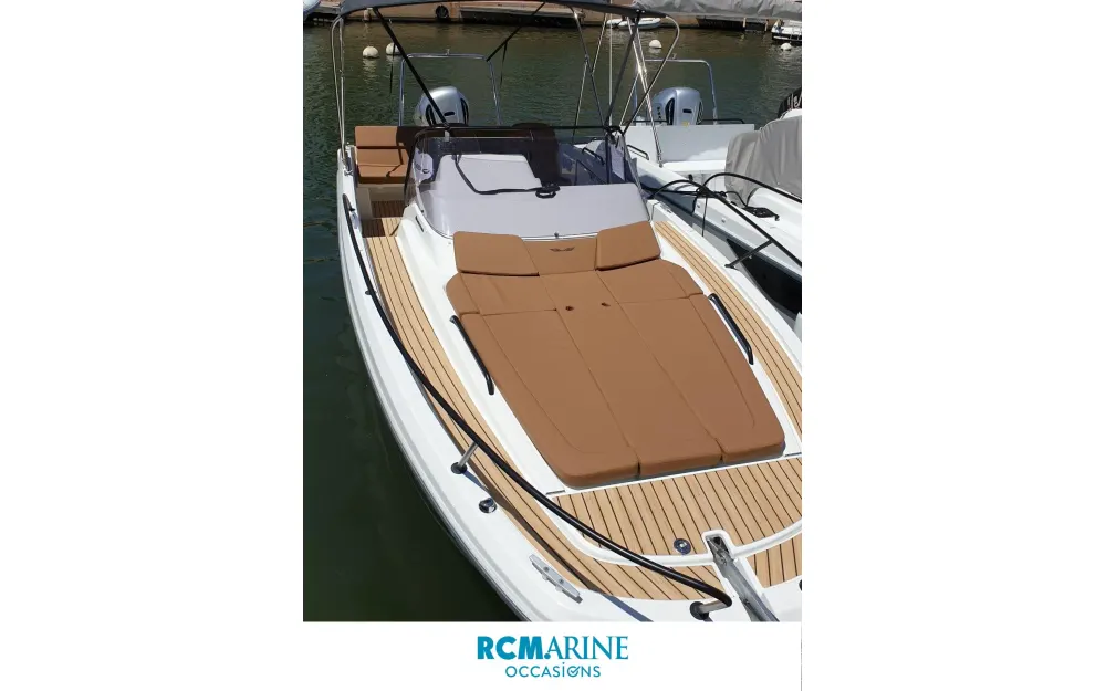 slider 4 Beneteau Flyer 8 SUNdeck