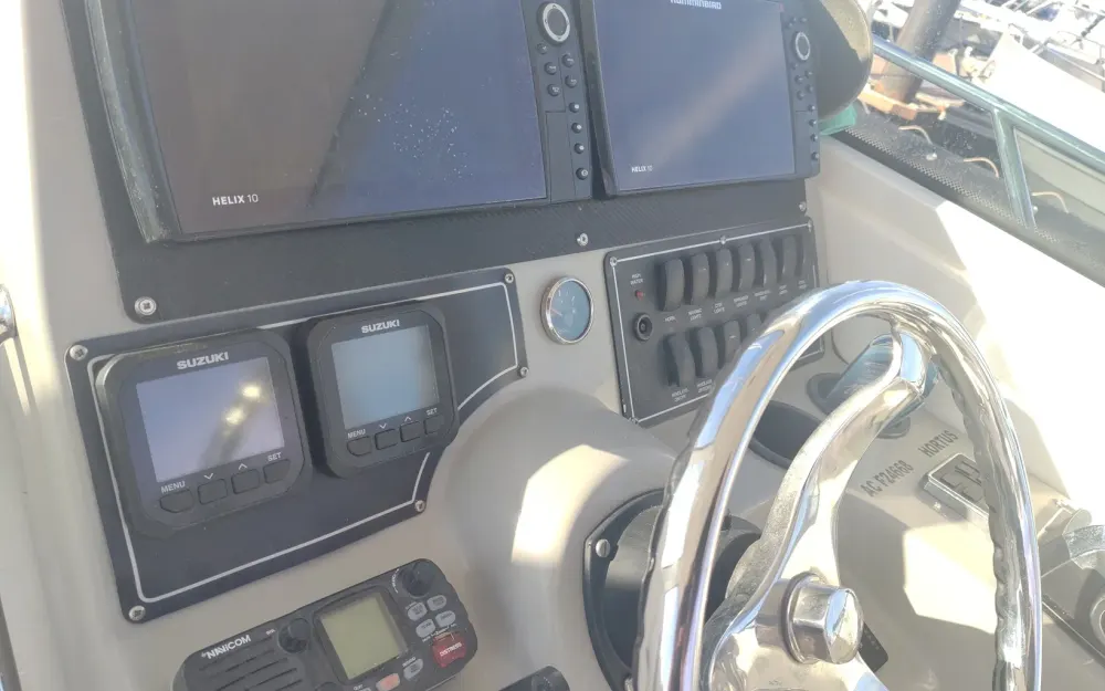 slider 12 Boston Whaler  285 Conquest