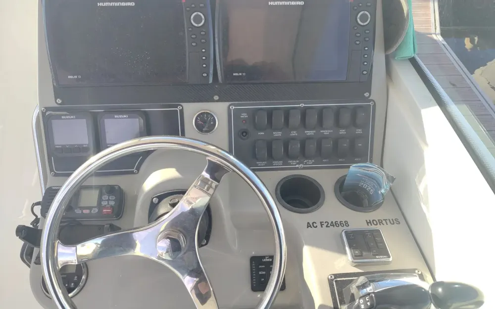 slider 11 Boston Whaler  285 Conquest