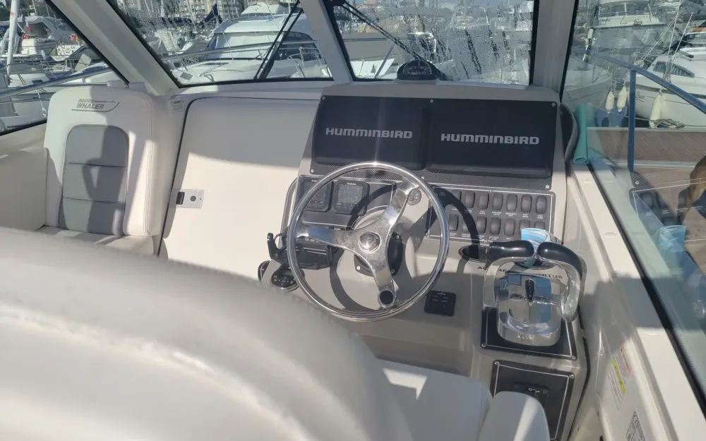 slider 8 Boston Whaler  285 Conquest