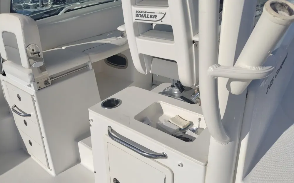 slider 7 Boston Whaler  285 Conquest