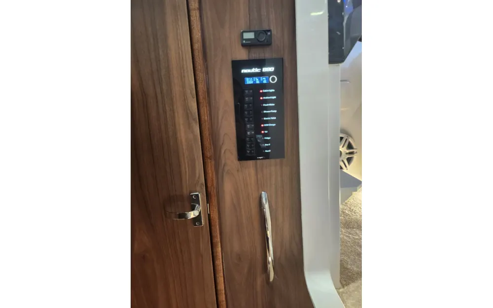slider 11 Nautic Motor NAUTIC YACHTS 880