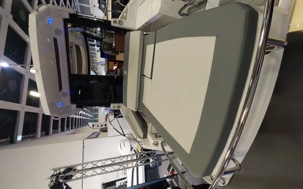 slider 3 Nautic Motor NAUTIC YACHTS 880