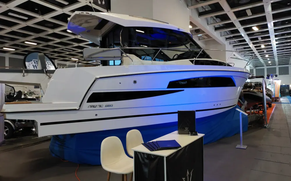 slider 4 Nautic Motor NAUTIC YACHTS 880