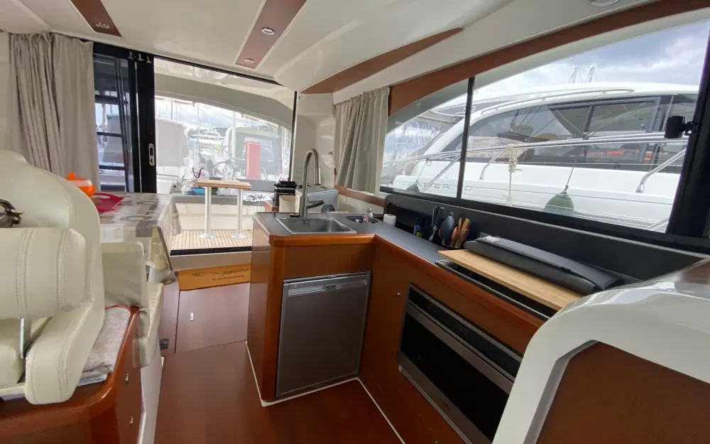 slider 9 Beneteau Antares 36