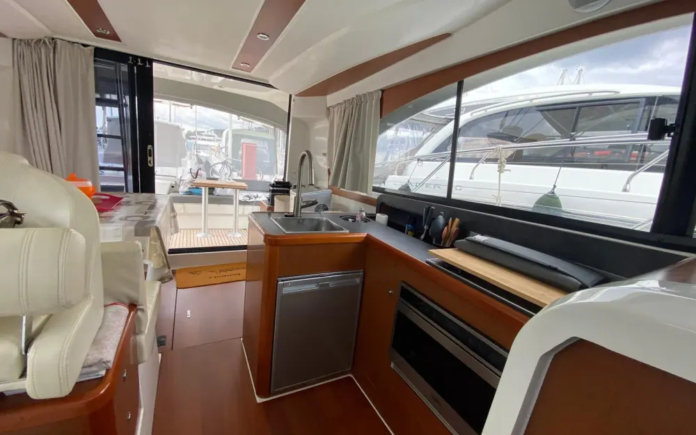 slider 11 Beneteau Antares 36