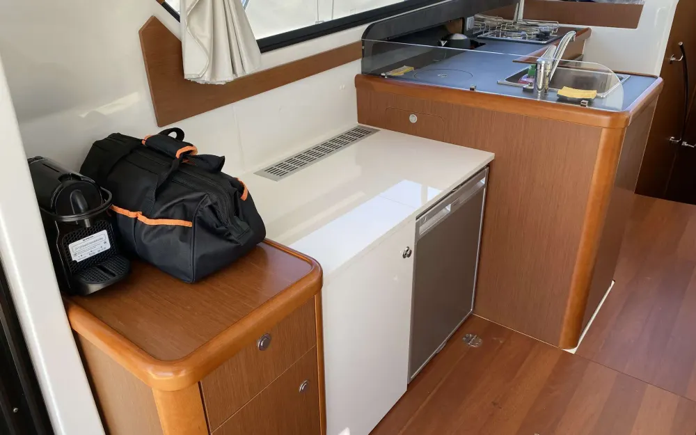 slider 13 Beneteau Antares 36
