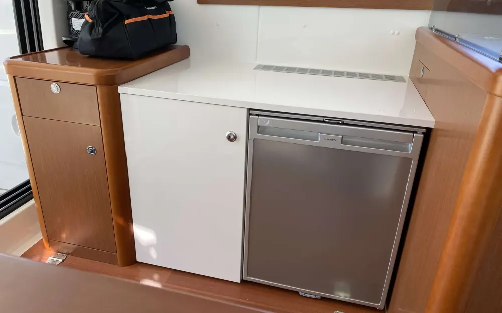 slider 14 Beneteau Antares 36