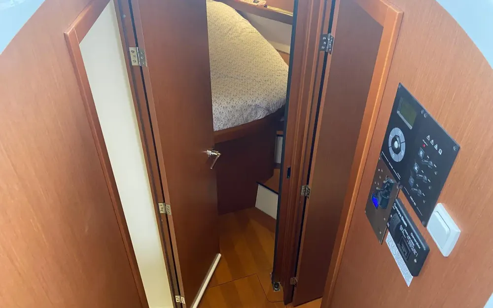 slider 19 Beneteau Antares 36