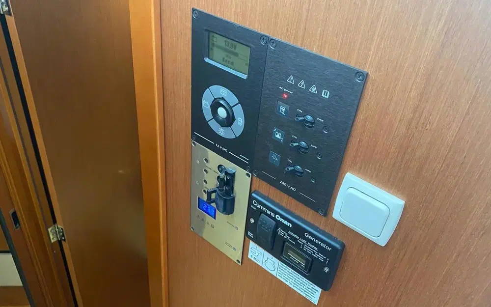 slider 20 Beneteau Antares 36