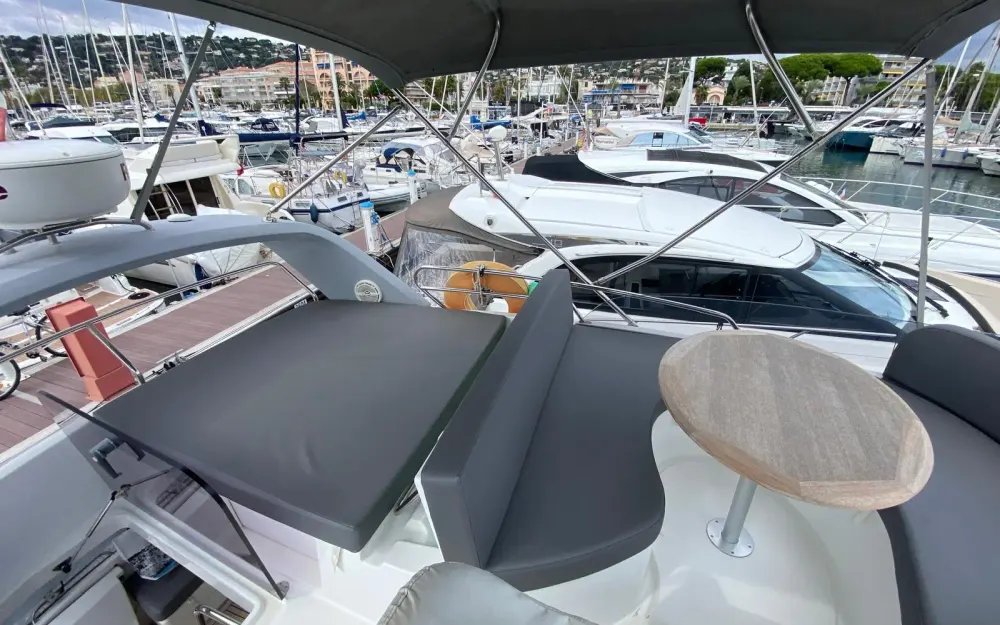 slider 8 Beneteau Antares 36