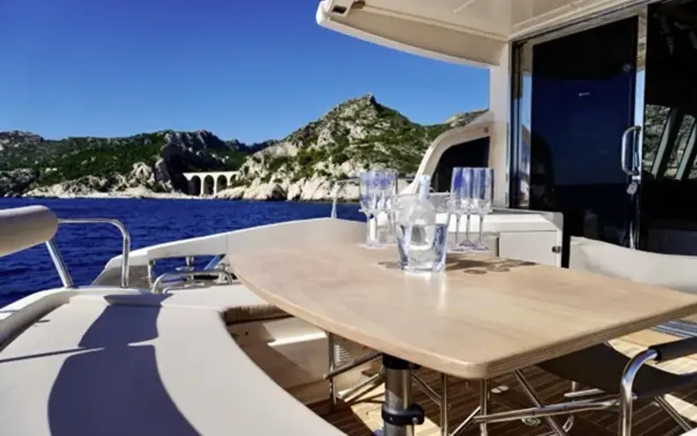 slider 10 Queens Yachts  54