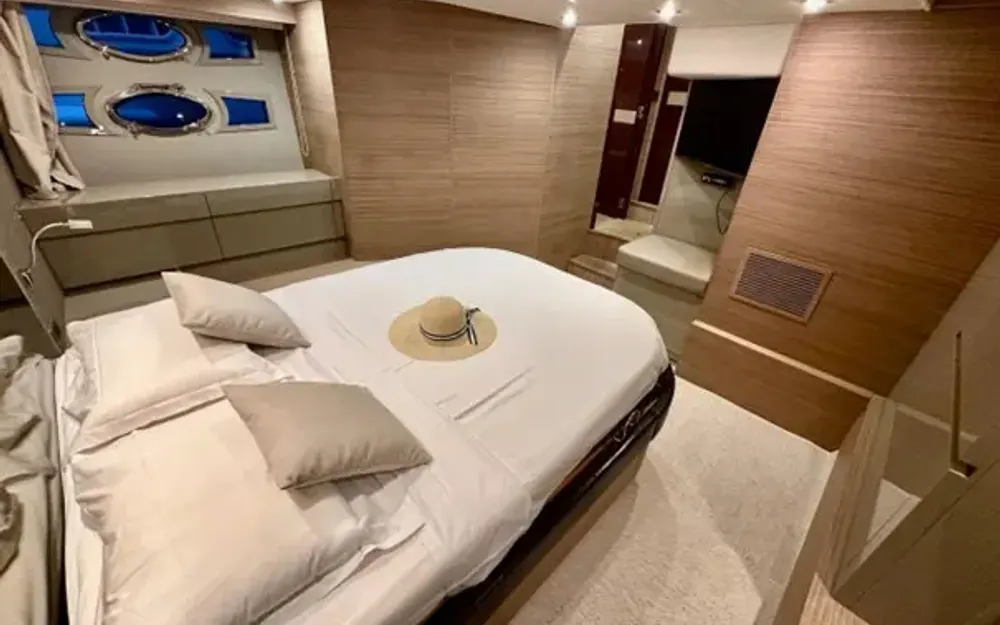 slider 17 Queens Yachts  54