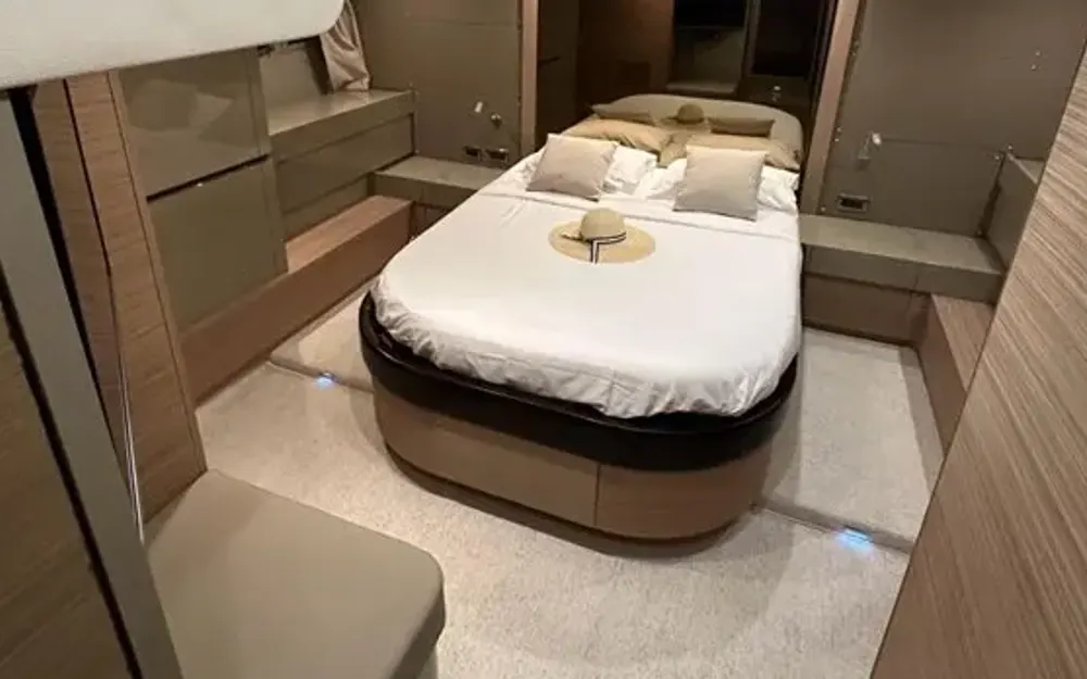 slider 18 Queens Yachts  54