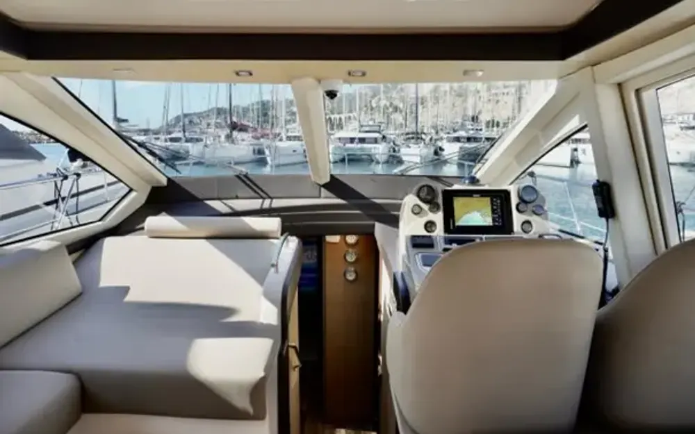 slider 1 Queens Yachts  54